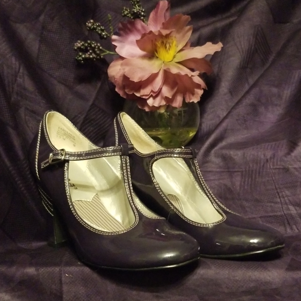 Shoes: Patent Leather Heels - Picture 2 of 6